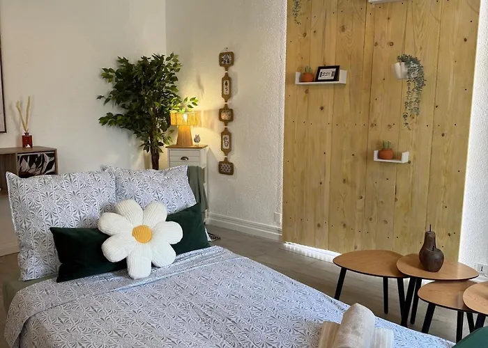 Cozy & Air-conditioned 2 Patte D'oie Quiet Neighborhood *